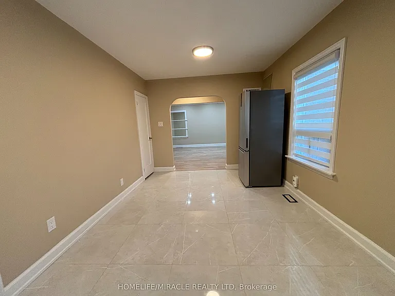 54 Hawman Ave #UPPER FLOOR — Photo 7