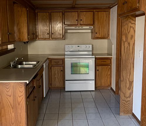 3rd image of 7114 NW 31st St