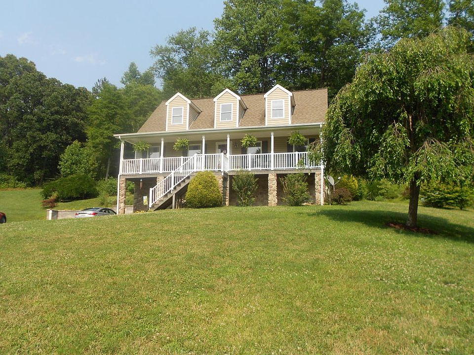 1st image of 10 Seamans Cir