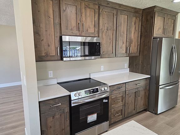 2nd image of 712 N Crestview Dr