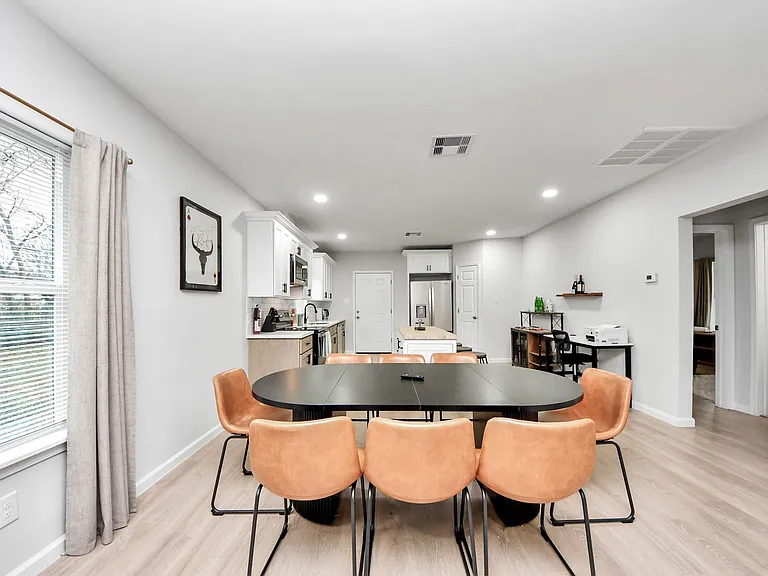 2811 Winbern St — Photo 10