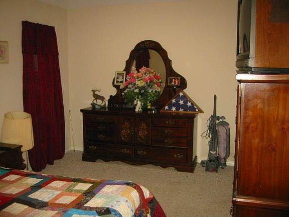 2nd image of 833 West Dr