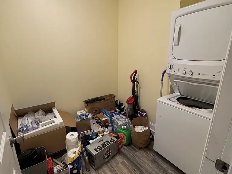Spare room with In unit Washer/Dryer