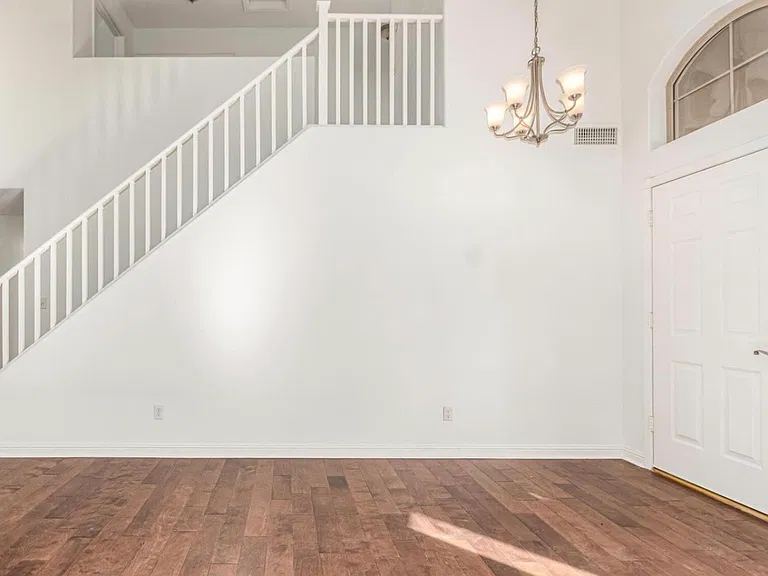1710 W Hiddenview Dr — Photo 9