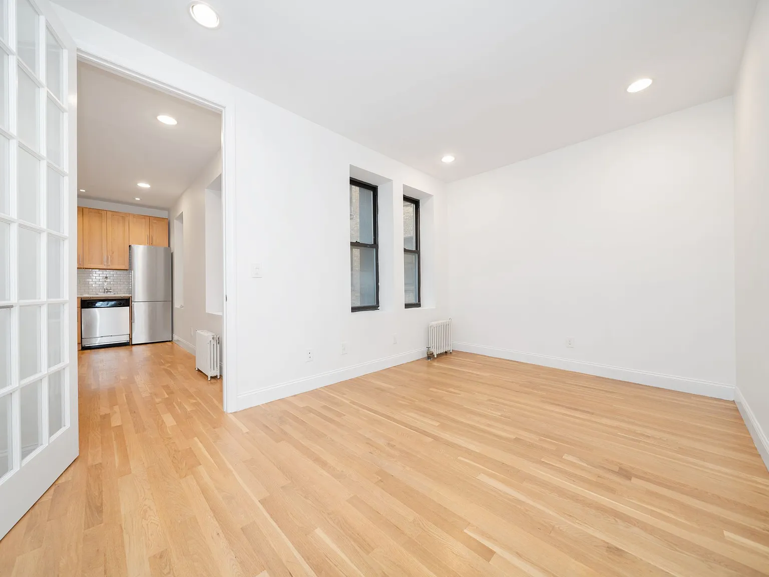 5025 Broadway — Photo 3