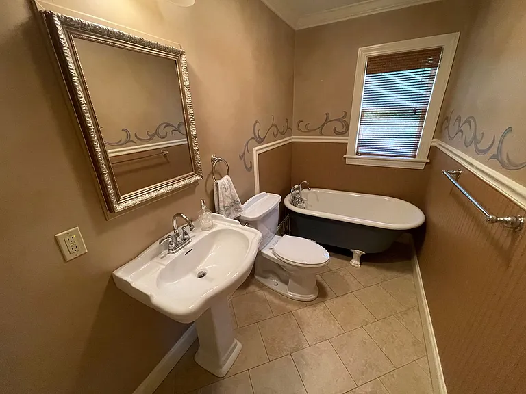 105 Norman Ln — Photo 18