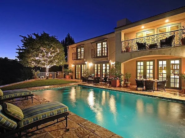 1035 Stradella Rd, Los Angeles, CA 90077