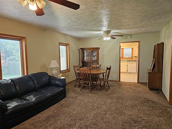 4th image of 219 Benton St