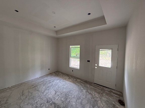 4th image of 605 W Sabine St