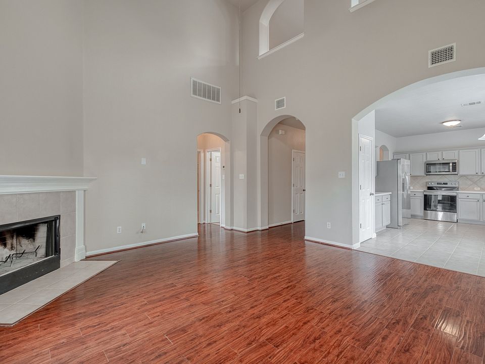 1st image of 211 Hanstrom Dr