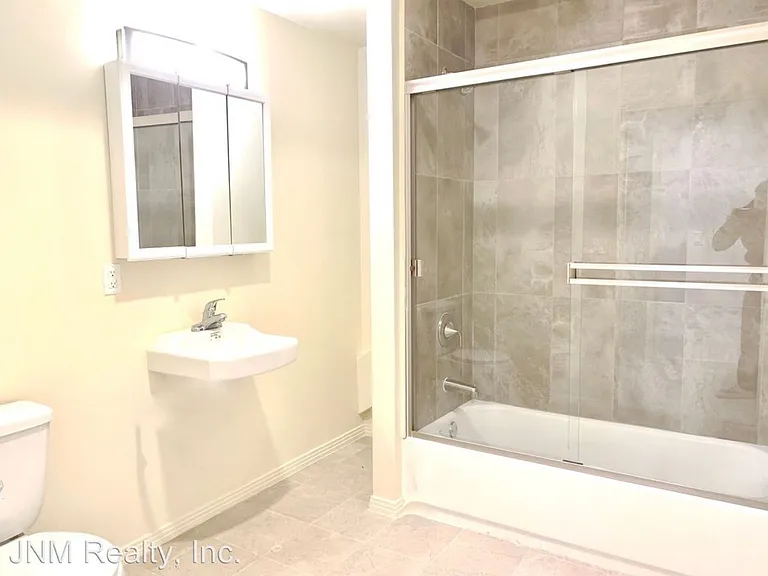 7514 Haskell Ave #202 — Photo 3