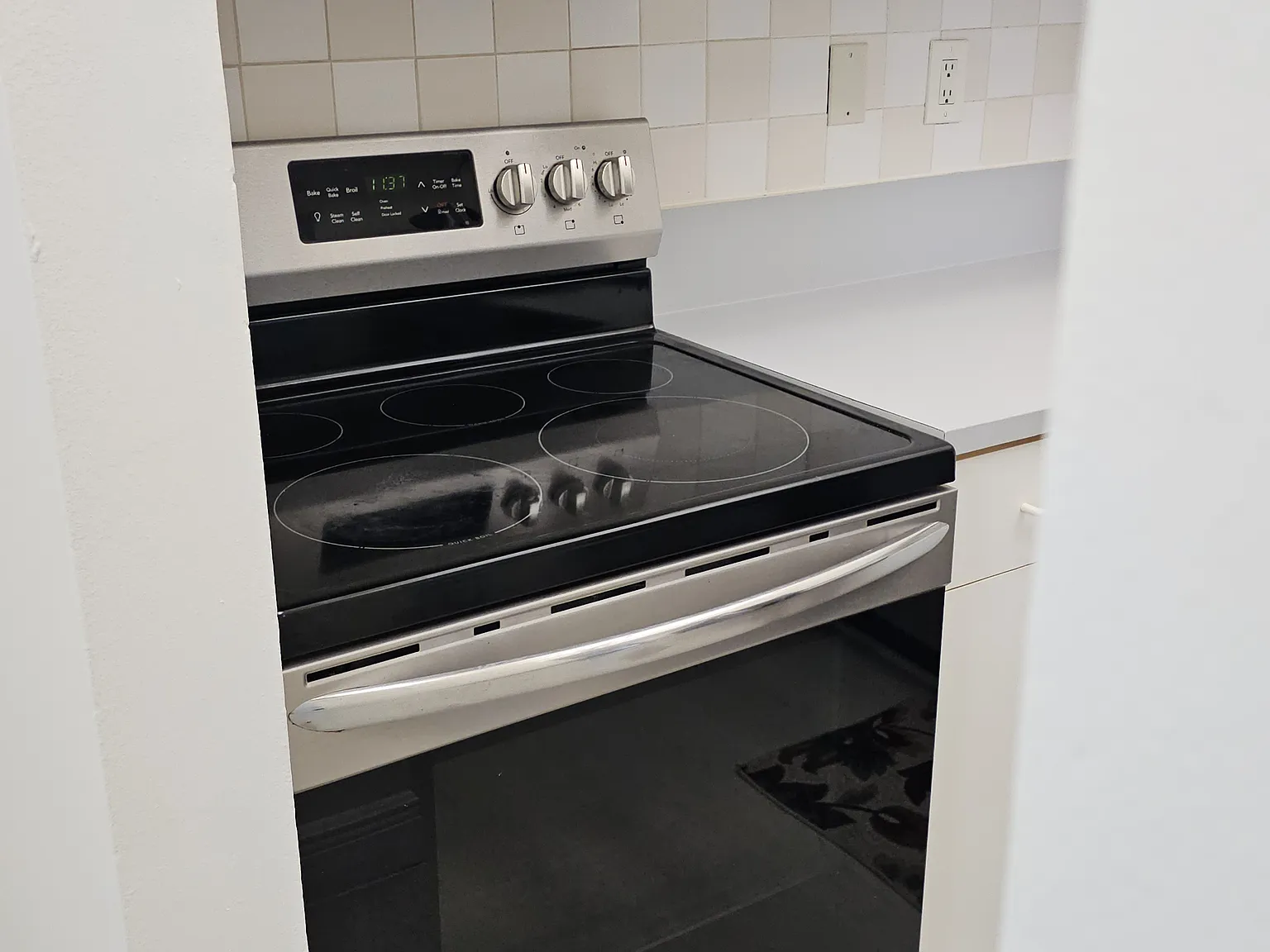 1 bed, 750 sqft, $1,900 — Photo 3