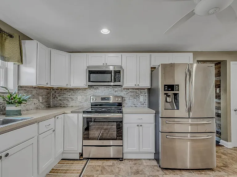427 E Warren St — Photo 2