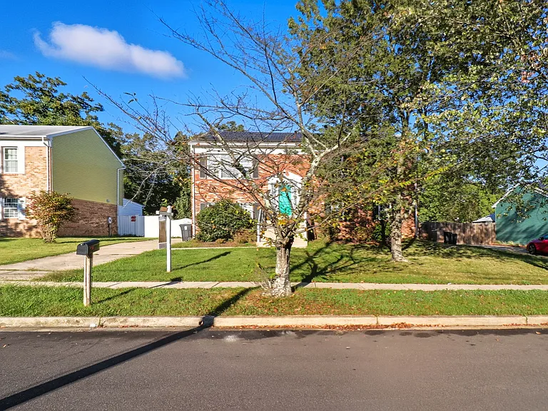 8136 Comet Dr — Photo 23