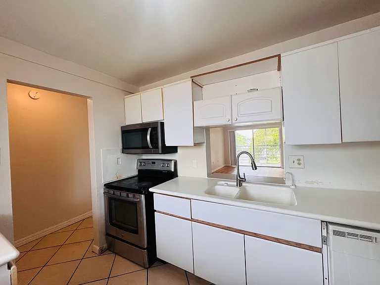 2800 NW 56th Ave #G407 — Photo 5