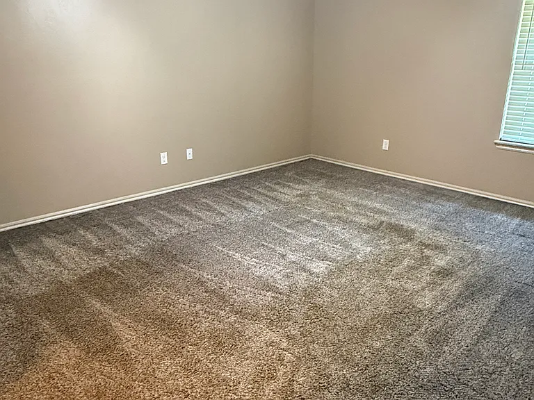 810 Russell Cir — Photo 8
