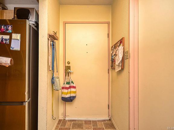 3rd image of 848 Esquimalt Rd #312