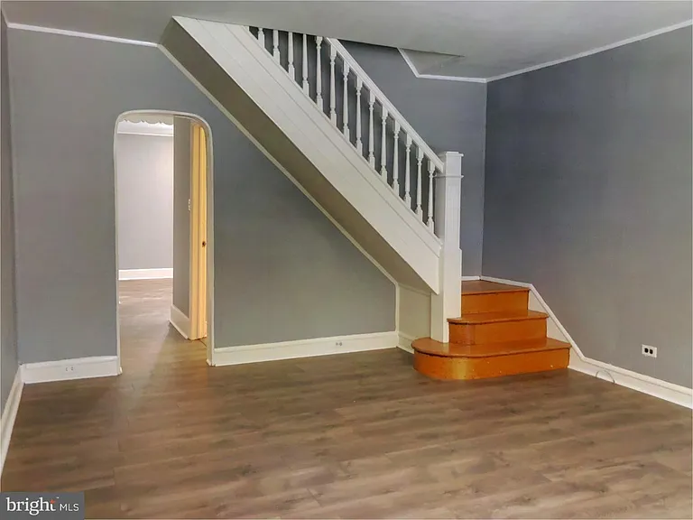 306 Leverington Ave — Photo 4