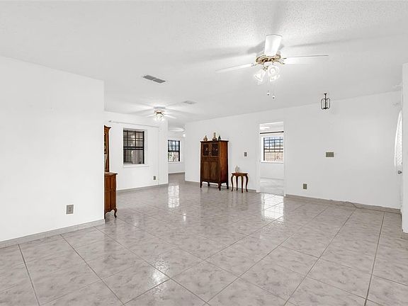 5th image of 6113 Del Rio Dr