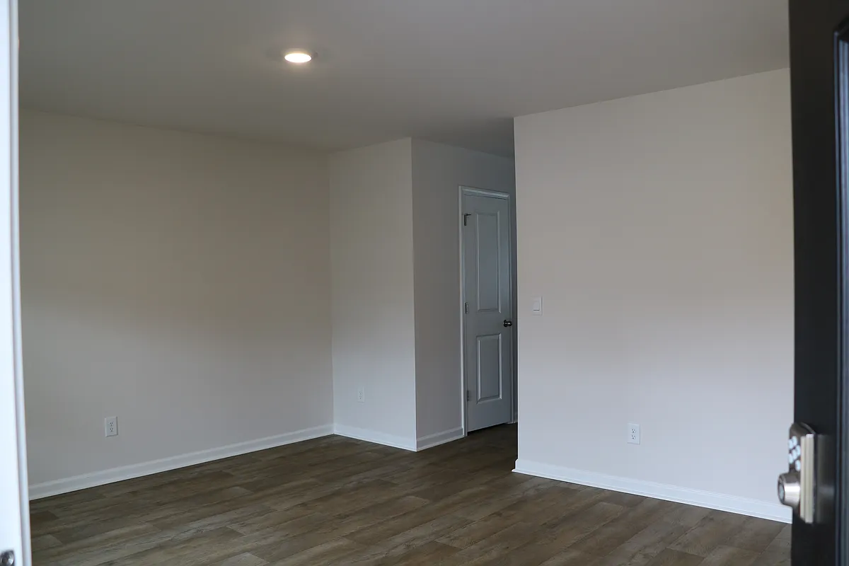 Building Photo - 901 Riverstone Dr