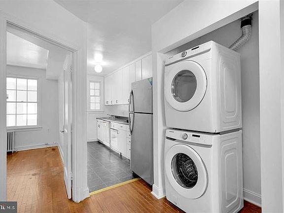 2nd image of 1616 17th Pl SE