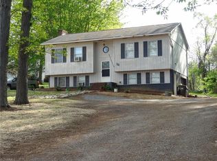 601 N State St, Yadkinville, NC 27055