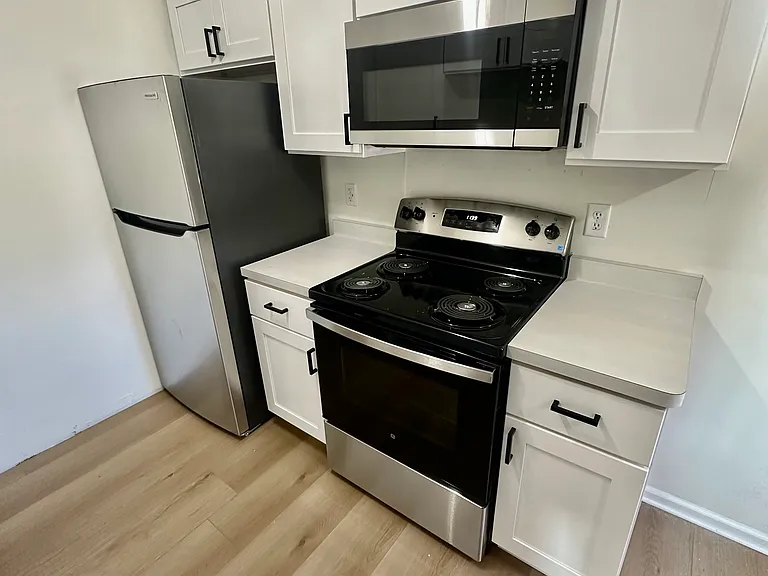 1820 Hudson Ave #17 — Photo 6