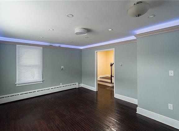 When the time is right, set a special mood with this added mood light feature.