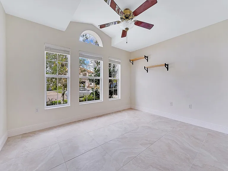 2111 Corner Point Ct — Photo 8
