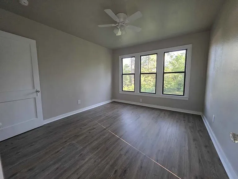 1401 Wilson St — Photo 8