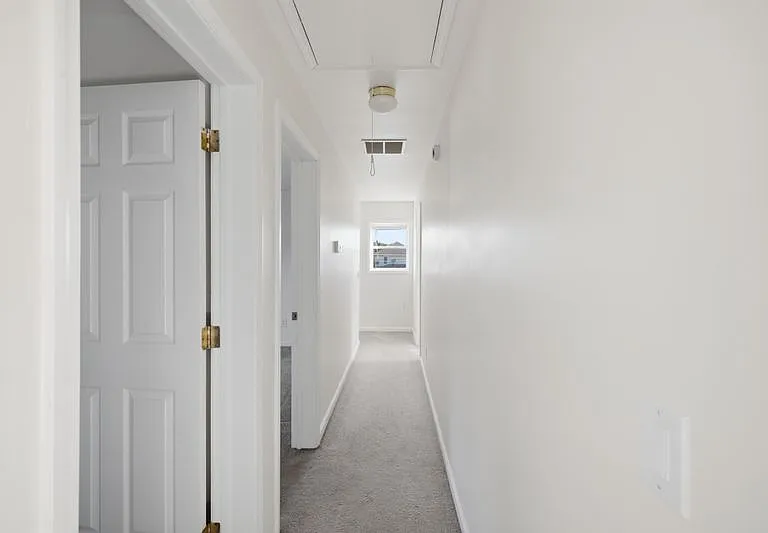 2010 Grammercy Ave — Photo 7