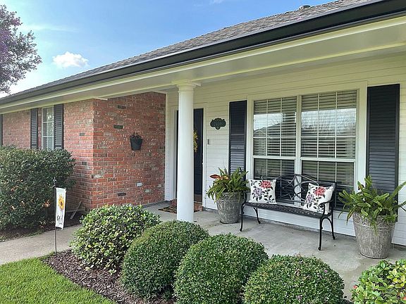 2nd image of 2409 Karen Ln