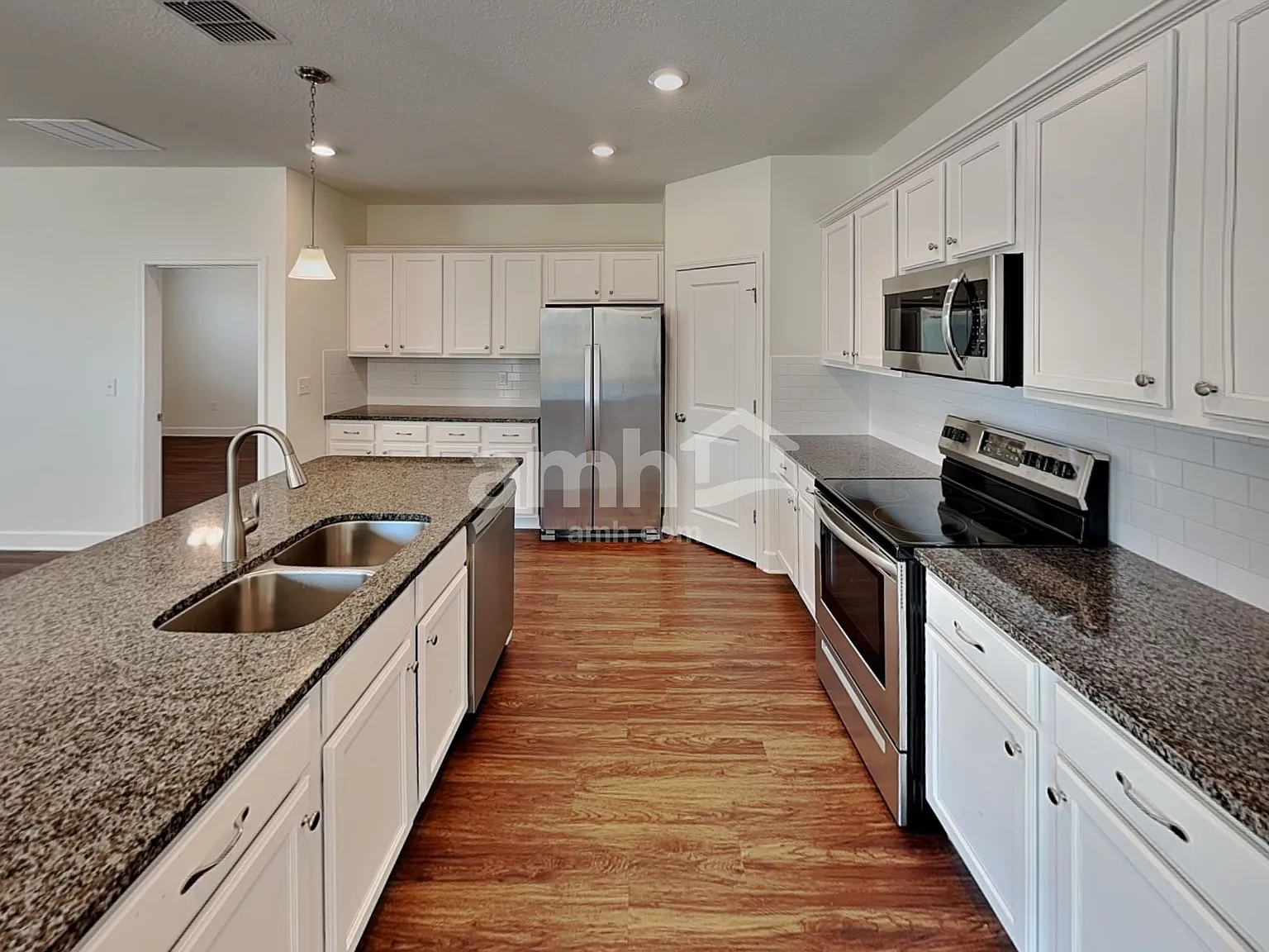 3 bed, 2.0 bath, 1700 sqft, $2,075 — Photo 3