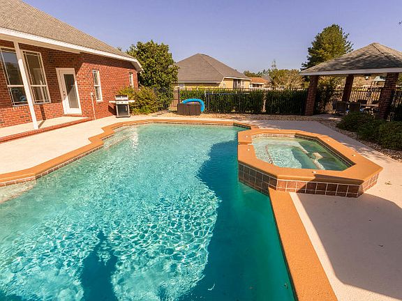 4th image of 4431 NW Wisteria Dr