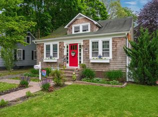 34 E Walnut St, Islip, NY 11751