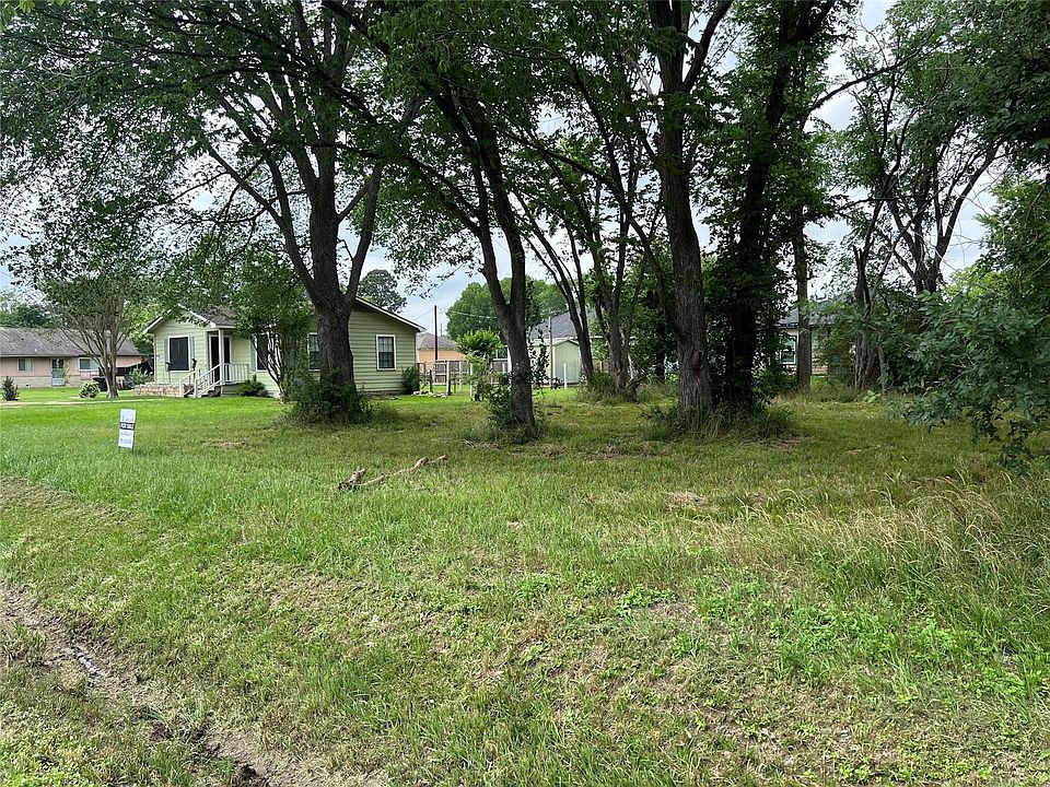1st image of 3990 1st St