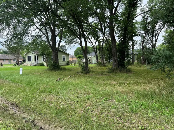 3990 1st St, Brookshire, TX 77423