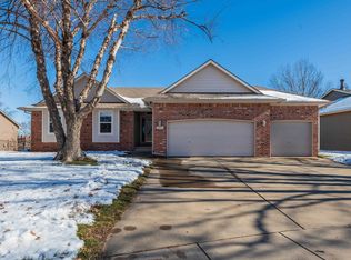 3208 N Lake Ridge St, Wichita, KS 67205