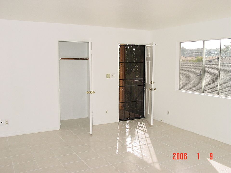 Entrance - living room