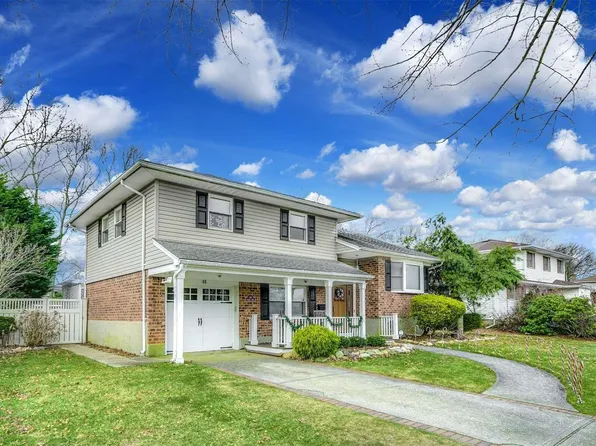 46 Simmons Drive, East Islip, NY 11730