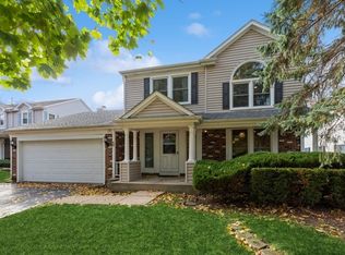 68 N Sterling Heights Rd, Vernon Hills, IL 60061