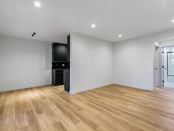 5th image of 1917 Montrose St #2