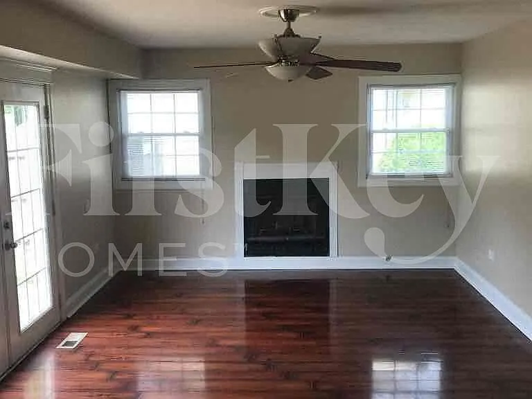 1023 Bothwell Ct — Photo 8