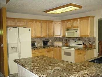 5th image of 9061 NW 16th St