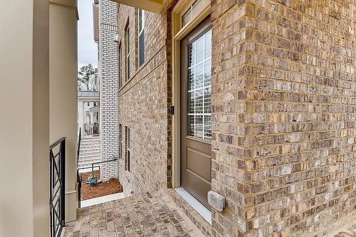 3 bed, 3.5 bath, 2160 sqft, $3,400 — Photo 4