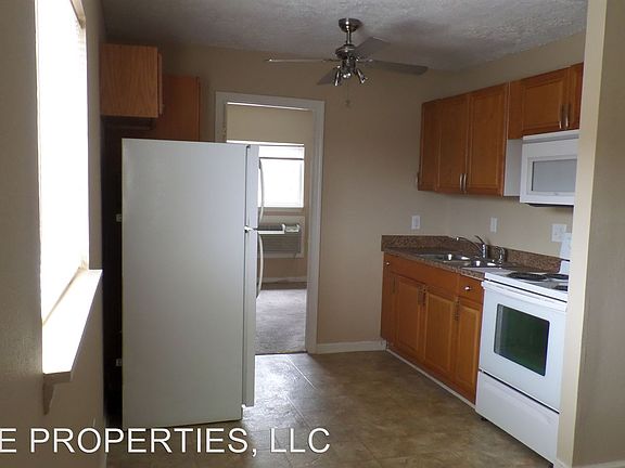 2nd image of 164 Lakeshore Dr APT 10