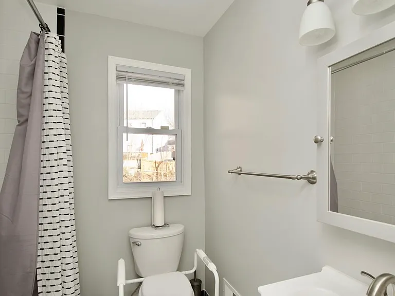 4632 B St SE #4632 — Photo 7