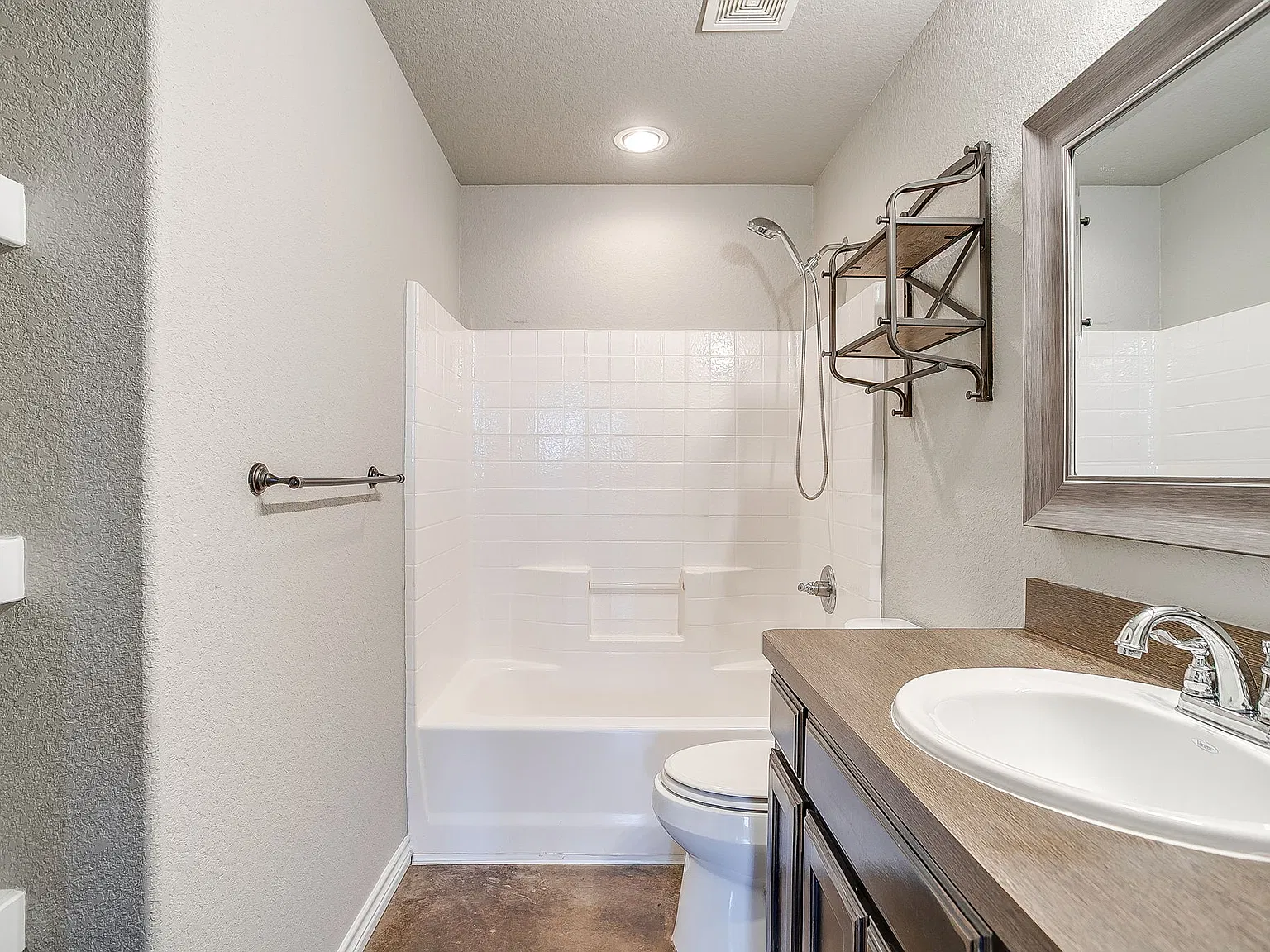 3 bed, 1220 sqft, $1,750 — Photo 4