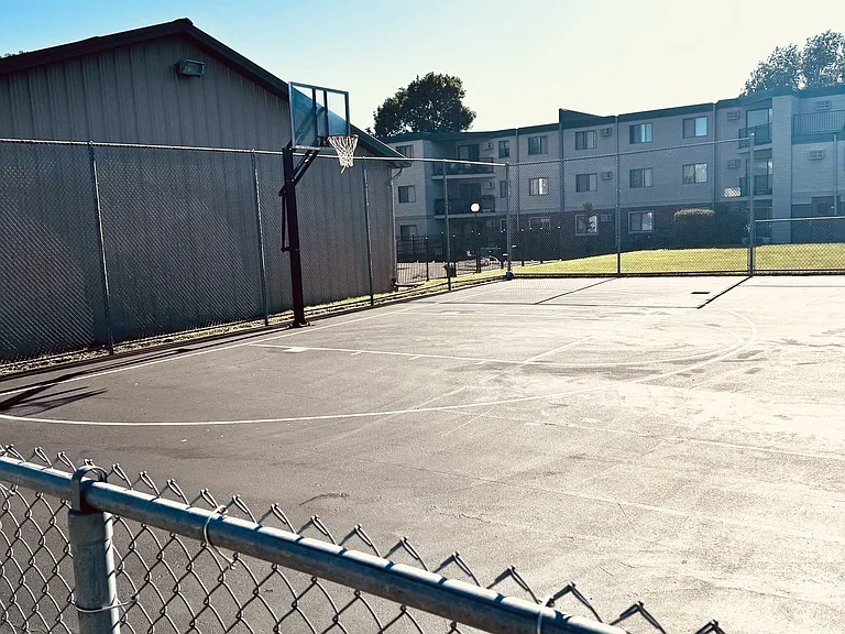 Fairway Woods Apartments — Photo 8