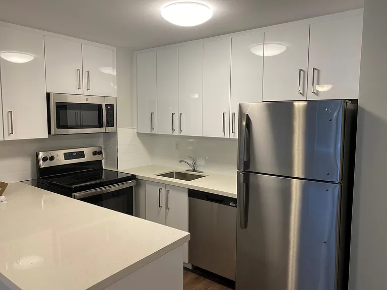 345 Dufferin St — Photo 7